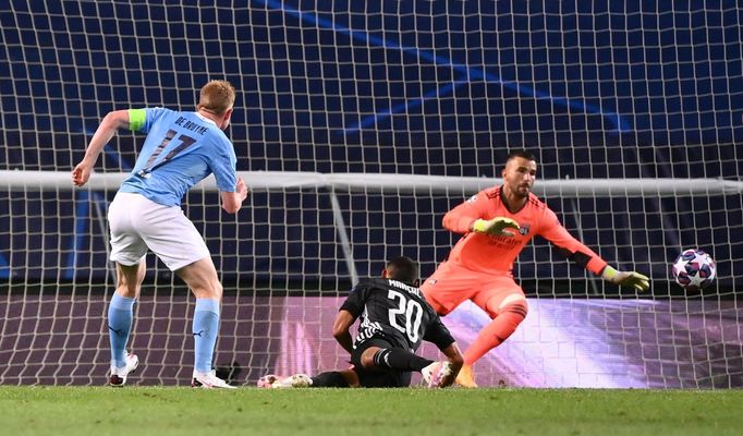 Manchester City - Olympique Lyon. Gólová trefa Kevina De Bruyneho po akci Raheema Sterlinga.