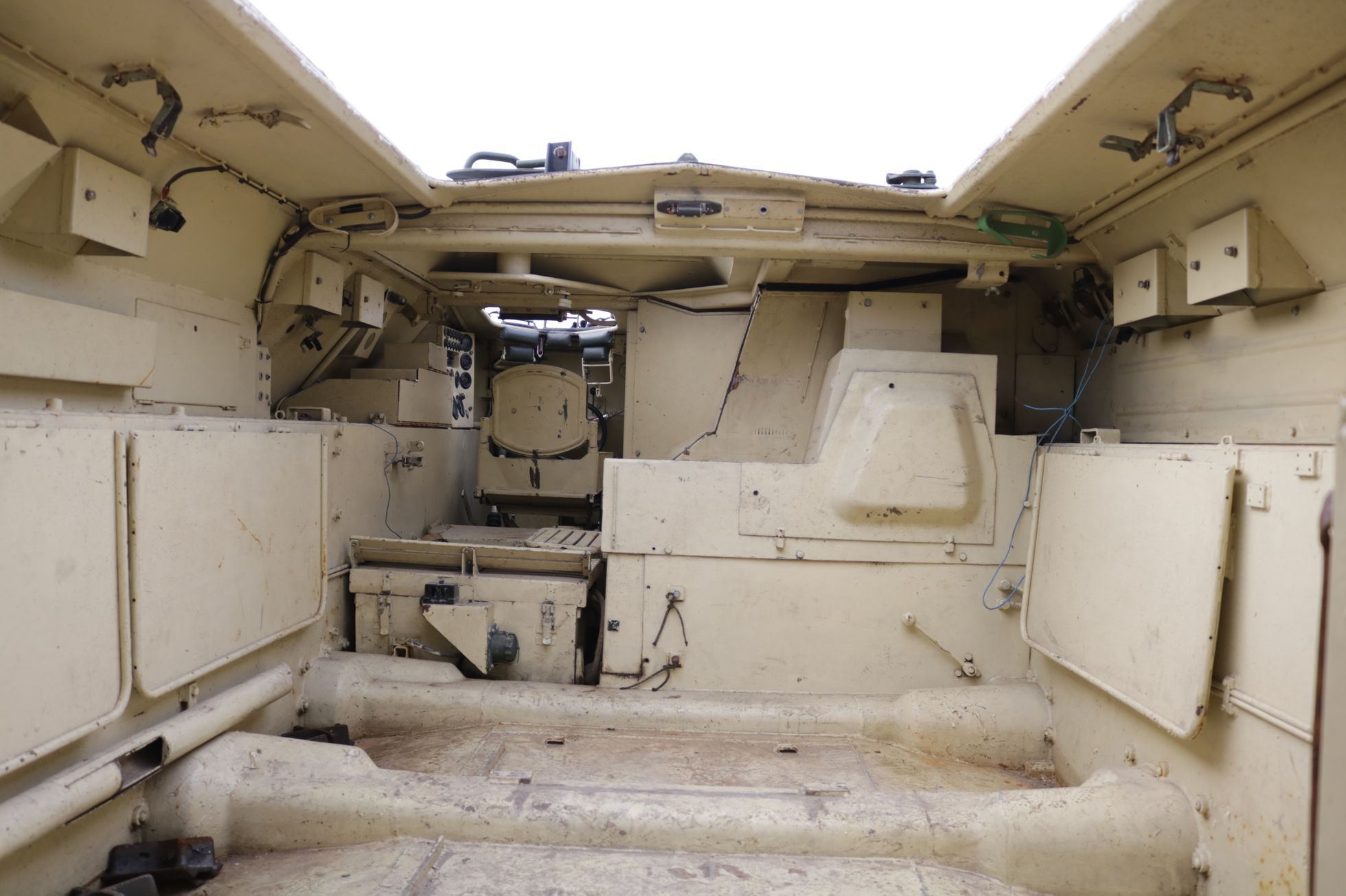 Obrněný pásový transporter Saurer 4K 4FA