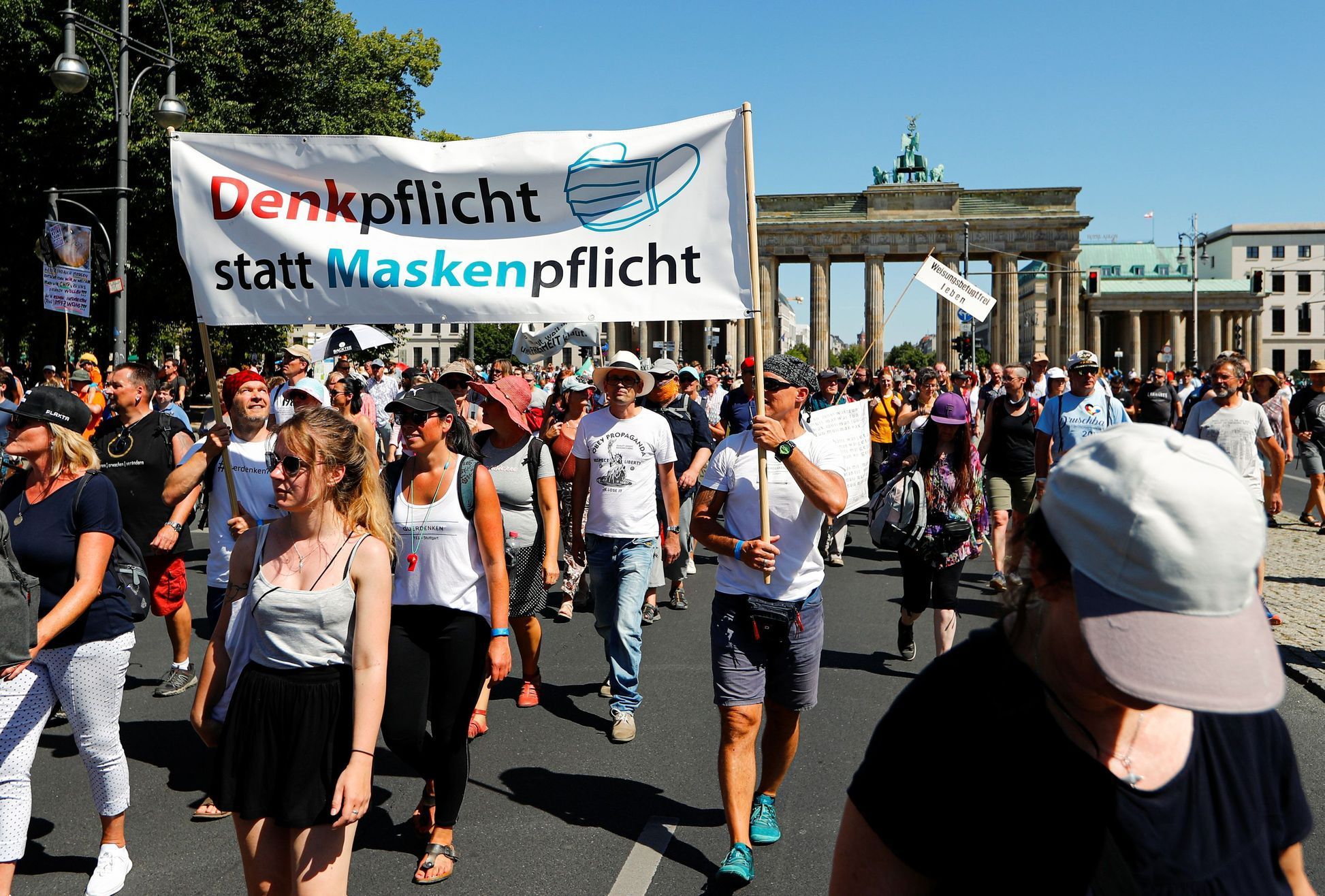 Protesty v Berlíně proti restrikcím kvůli koronaviru - 1.8.2020
