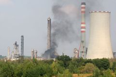 Škody po požáru v chemičce u Litvínova dosáhnou 12,4 miliardy korun, vyplývá ze studie Allianz