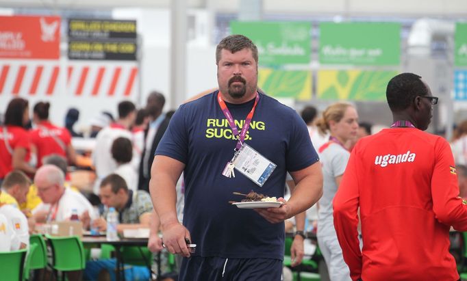 Jídelna v olympijské vesnici den před Olympijskými hrami 2012.