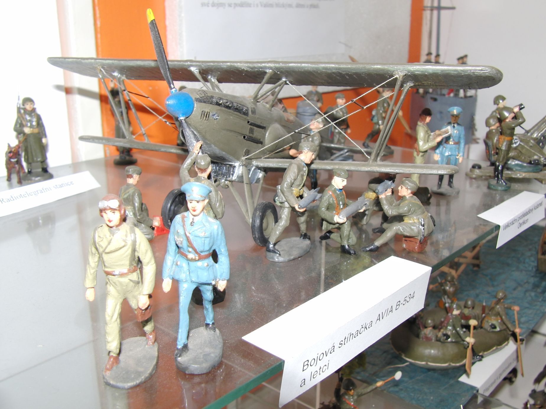 Vojáčci a modely vojenské techniky Lubora Šušlíka