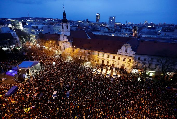 Pieta za investigativního novináře Jána Kuciaka a jeho přítelkyni Martinu Kušnírovou, kteří byli zavražděni.