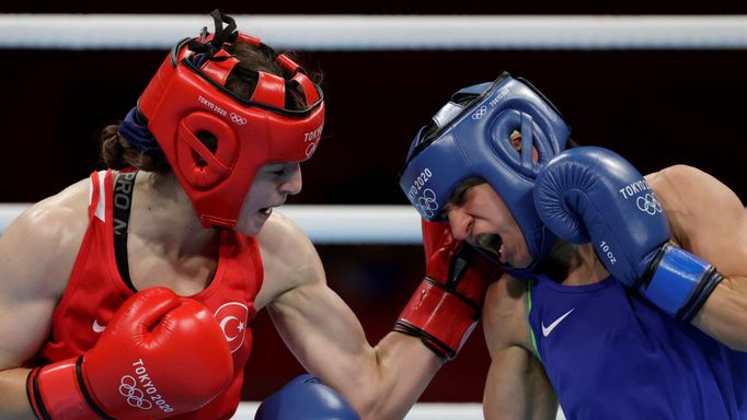 Ženský box na LOH 2020, kategorii do 51 kg na OH v Tokiu ovládla bulharská boxerka Stojka Krastevová (vpravo).