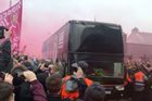 Fanoušci Liverpoolu napadli autobus City. Tak slavný klub to nemá zapotřebí, řekl Guardiola