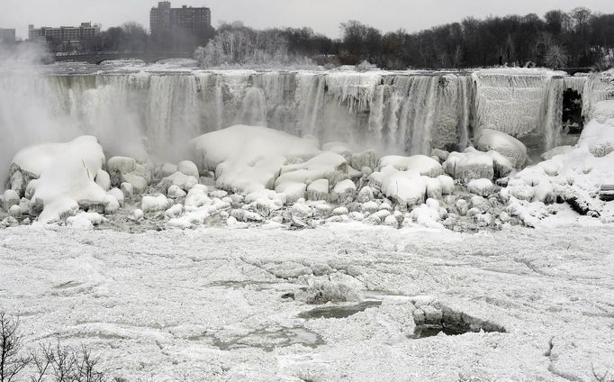 Americká strana Niagarských vodopádů.