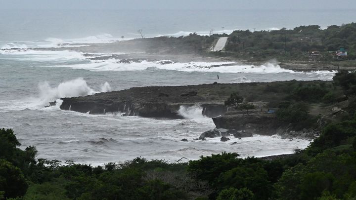 Hurikán Melissa řádí v Karibiku, na Kubě evakuovali tři čtvrtě milionu lidí