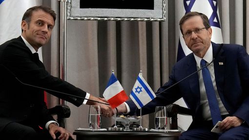 Francouzský prezident Emmanuel Macron s izraelským prezidentem Jicchakem Herzogem v Jeruzalémě.