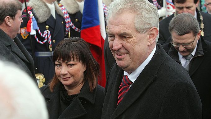 Miloš Zeman s manželkou pár hodin před svou inaugurací.