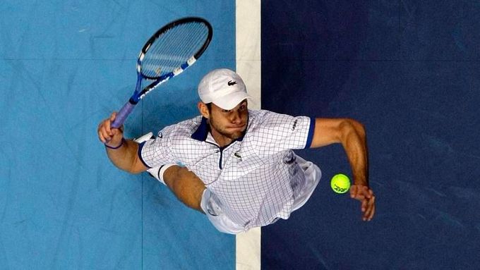 Andy Roddick dva měsíce po konci kariéry v exhibici porazil Andy Murrayho.