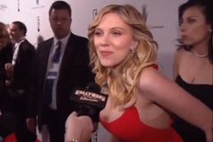 Za Scarlett Johansson záhadně "zmizela" žena. Podivné video dodnes vzbuzuje vášně