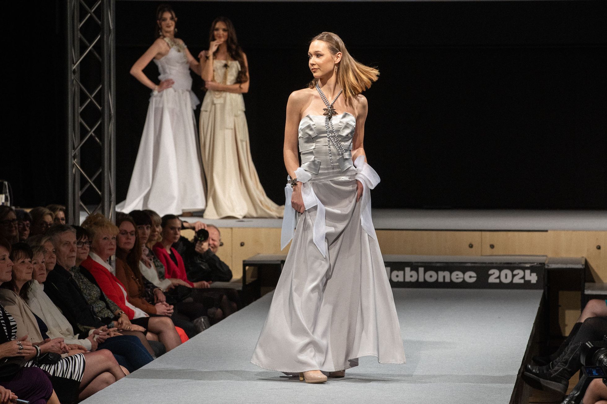 Módní přehlídka Made in Jablonec, šperky, bižuterie, móda, modelka