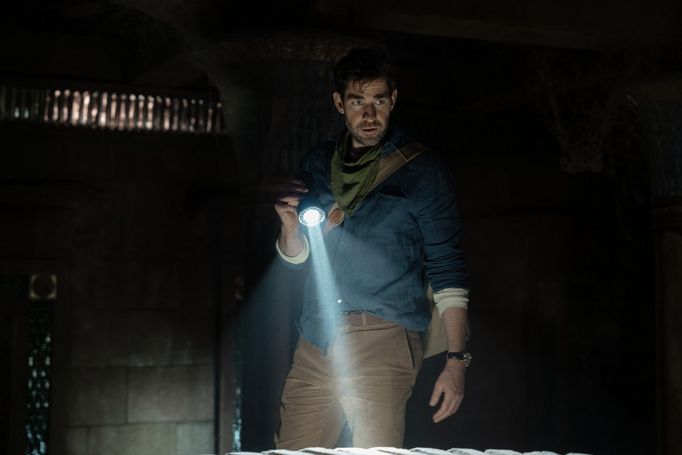 John Krasinski jako Luke ve snímku Pramen mládí.