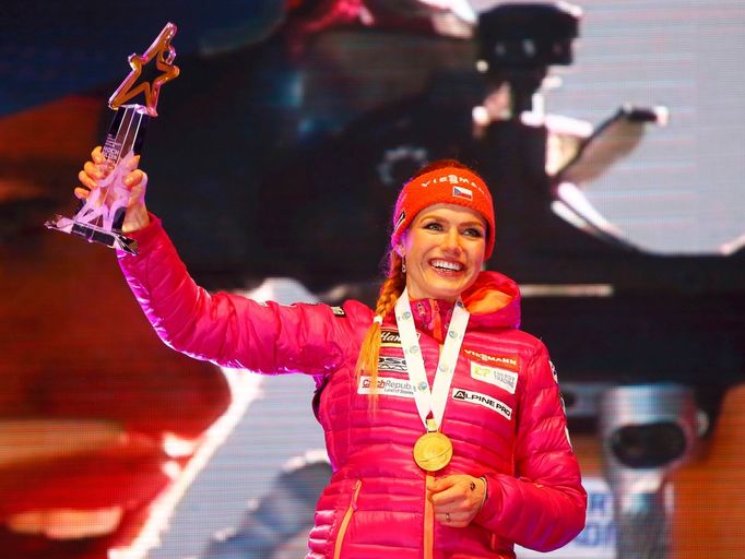 Gabriela Koukalová slaví vítěztví ve sprintu na MS v biatlonu 2017.