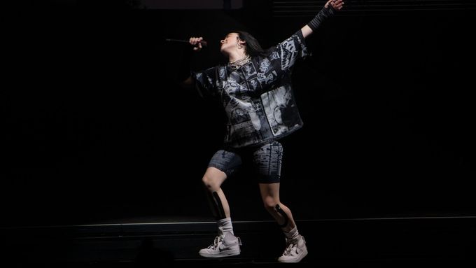 Billie Eilish na letošním Glastonbury uvedla i hit Oxytocin. Foto: ČTK/AP