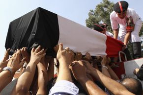 Egypt: Mrtvých přibývá, v mešitě jich našli 250