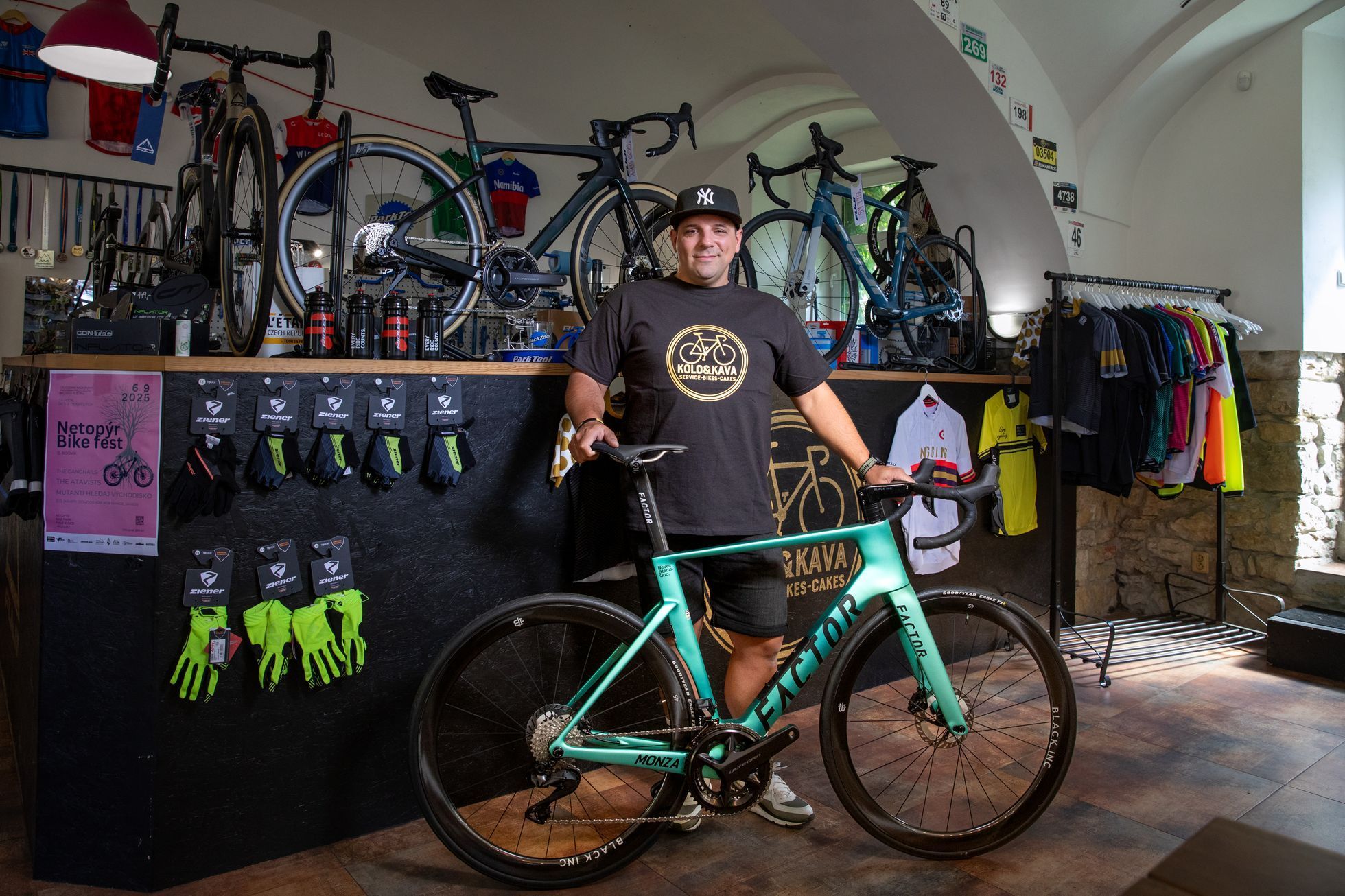 kolo a káva, kolo, káva, podnik, kavárna, servis, cyklistika, oprava, červený újezd