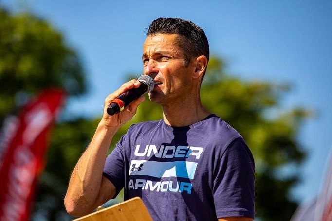 "Po skončení kariéry bych asi už nemusel pracovat, ale touha přijímat výzvy mi zůstala. Nechci sedět doma a užívat si pohodlí," říká.