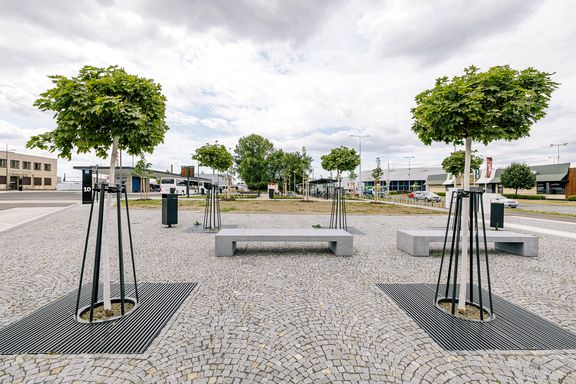 ...nebo dopravní terminály v Pardubicích.