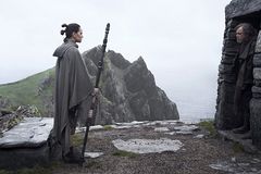 Glosa: Poslední z Jediů má plnohodnotný trailer, který fanoušky Star Wars stále drásá otázkami