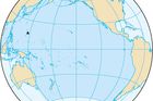 Tady je. Mariánský příkop se táhne východně od Mariánských ostrovů. Je dlouhý 2550 km a jeho průměrná šířka je 69 km. Jedná se o vůbec nehlubší brázdu v povrchu naší planety.