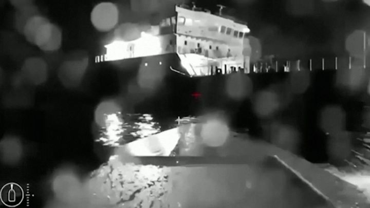 Kamera natáčela do poslední vteřiny. Útok na ruský tanker může změnit pravidla hry