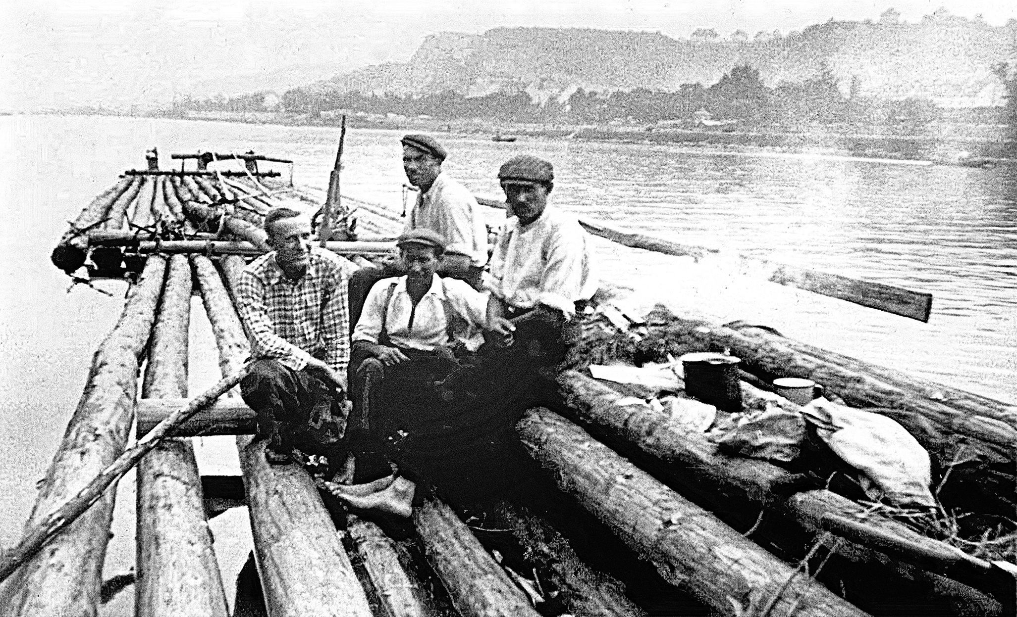 Jednorázové užití / Fotogalerie / Před 60 lety přestala být Vltava pro lodníky a voraře Mekkou plavby / Y