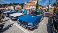 Dacia 2000 byla možná tím vůbec nejluxusnějším autem vyráběným v Rumunsku. Objednal ho diktátor Nicolae Ceausescu pro představitele strany, svou doprovodnou kolonu či tajnou policii.