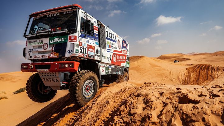 Poslední etapa Dakaru přála českým kamionům, v závěru zahynul řidič doprovodného auta; Zdroj foto: Buggyra