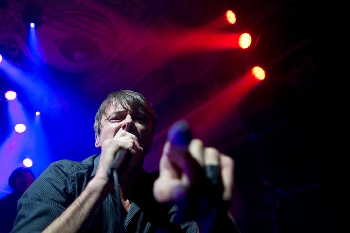 Suede před pěti roky vystoupili v pražské Lucerně. Na snímku je zpěvák Brett Anderson.