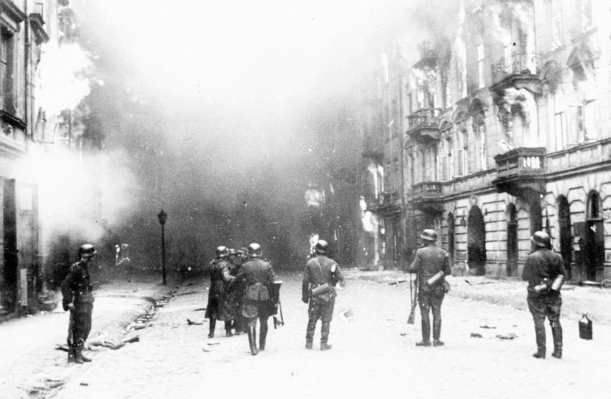 Jednorázové užití / Fotogalerie / 75 let od sebevraždy HH / YAD