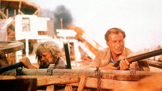 Ralf Wolter jako Sam Hawkens a Lex Barker v roli Olda Shatterhanda. Snímek z filmu Vinnetou a Old Shatterhand v údolí smrti, 1968.