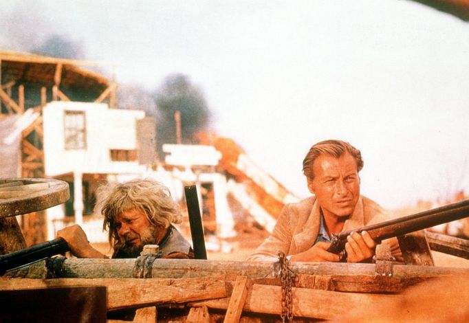 Ralf Wolter jako Sam Hawkens a Lex Barker v roli Olda Shatterhanda. Snímek z filmu Vinnetou a Old Shatterhand v údolí smrti, 1968.