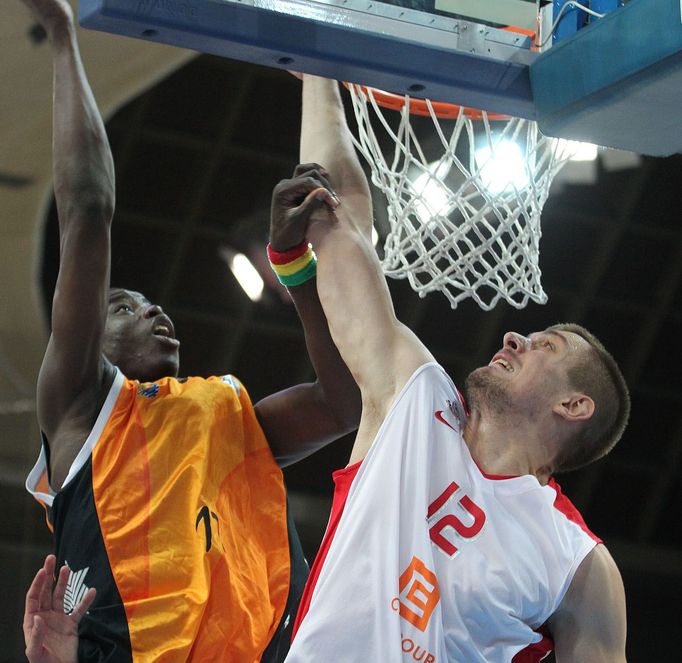 Basketbal, Nymburk - Fuenlabrada: Rašid Mahalbašić (12)