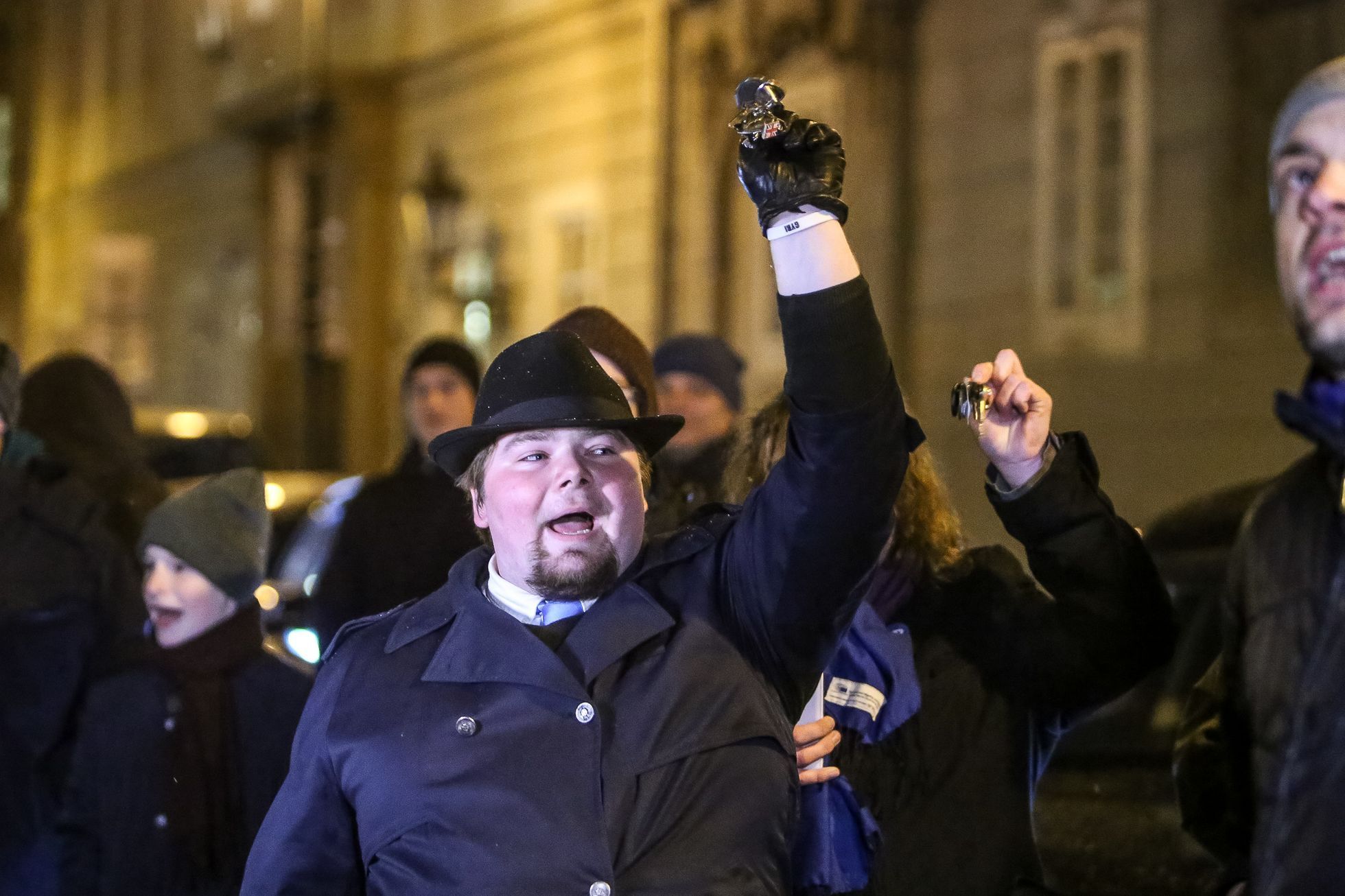 Demonstrace proti zvolení Ondráčka do čela komise pro GIBS