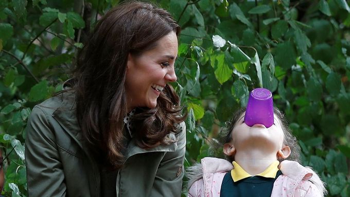 Vévodkyně Kate ukončuje třetí mateřskou. Ke královským povinnostem se vrací pět měsíců po porodu