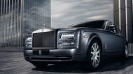 4. místo - Rolls-Royce Phantom
6,75 litru
Phantom je ztělesněním britské aristokracie. Zanedlouho jeho výroba skončí a dostane nástupce, co bude mít pod kapotou, ještě není jísté. Současná generace se však pyšní atmosférickým V12 o objemu šest a třičtvrtě litru.