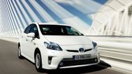 49. místo. Toyota Prius porazila v hlavní prodejní sezoně letošního roku "trojkové" BMW o zhruba tři tisíce kusů.