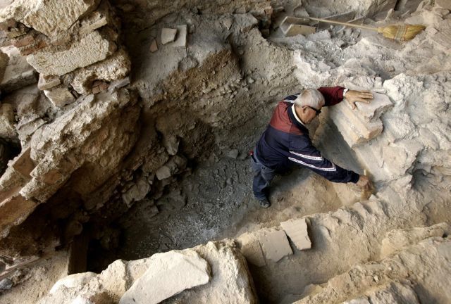 Archeologové vykopávky