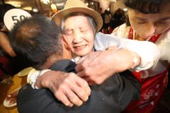Několik desítek Jihokorejců odjelo do KLDR. Setkali se s příbuznými, od kterých je oddělila válka