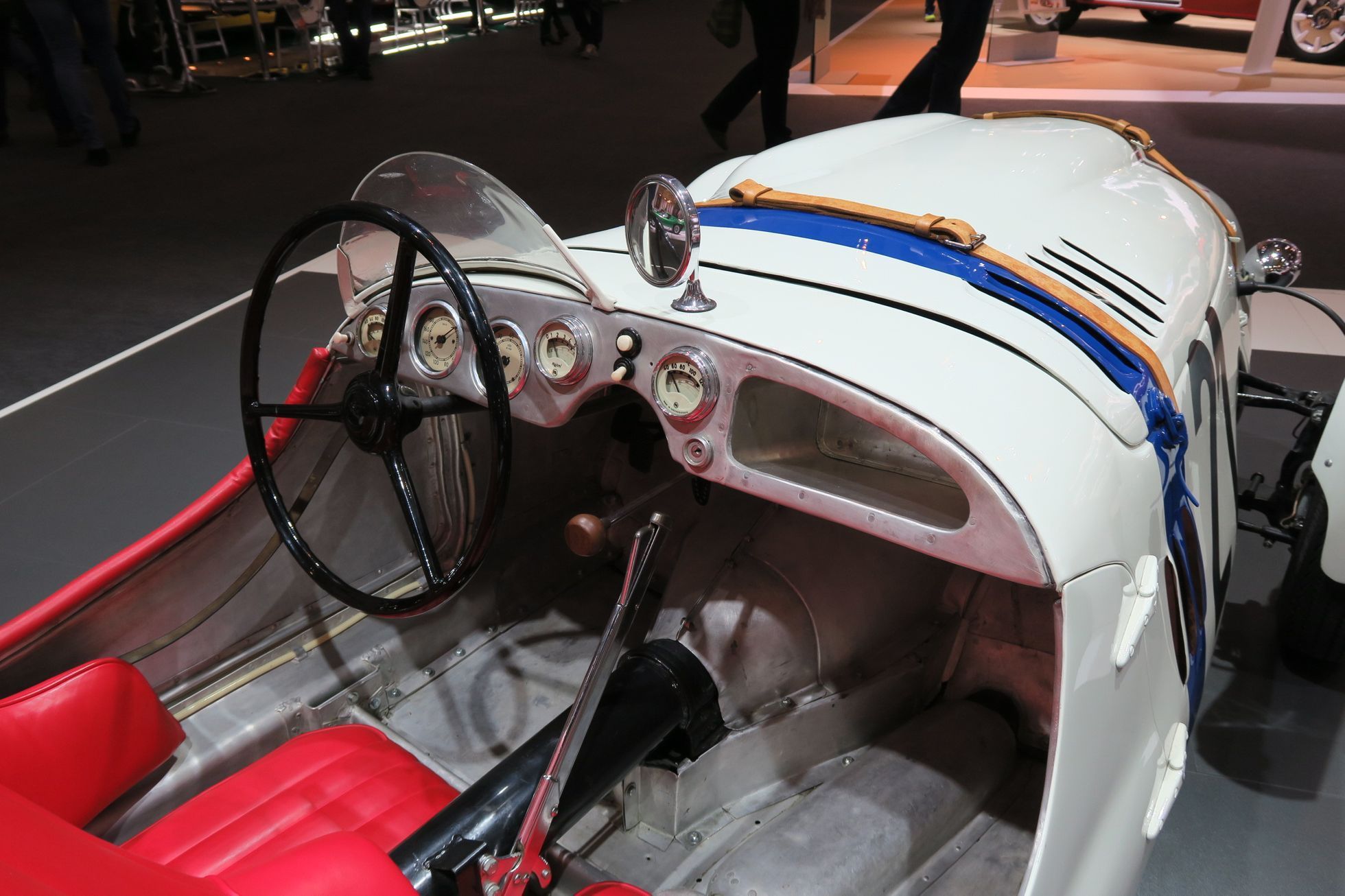 Stánek Škody na výstavě klasických automobilů v Essenu