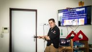 „Proč se dveře otvírají ven? A kdo má klíče?“ Zásadní detaily, které mohou rozhodnout o životech. Jak improvizovaně zajistit dveře a získat čas. Důležitá součást výcviku.