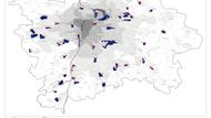 Jak se změní Praha v následujících deseti letech a jaké nové čtvrti v ní vyrostou? Zjistíte to v této galerii. I přes nedostatek bytů a rostoucí počet obyvatel má Praha v okolí širšího centra několik zanedbaných ploch, areálů a drážních pozemků (vyznačeno modře). Jen v blízkosti centra zabírá 11 takových oblastí plochu 940 hektarů. Právě na ně se hodlá zaměřit.