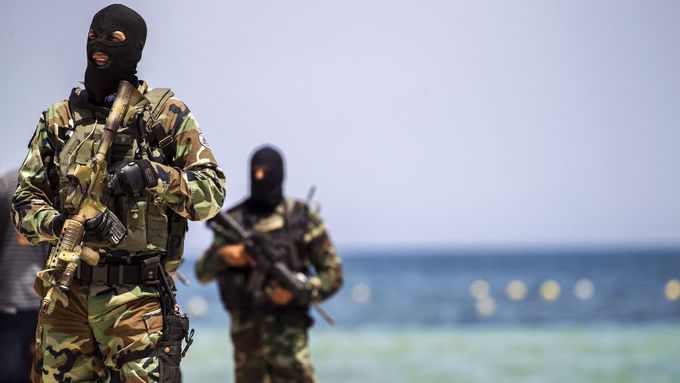 Pláž po útoku v Tunisku
