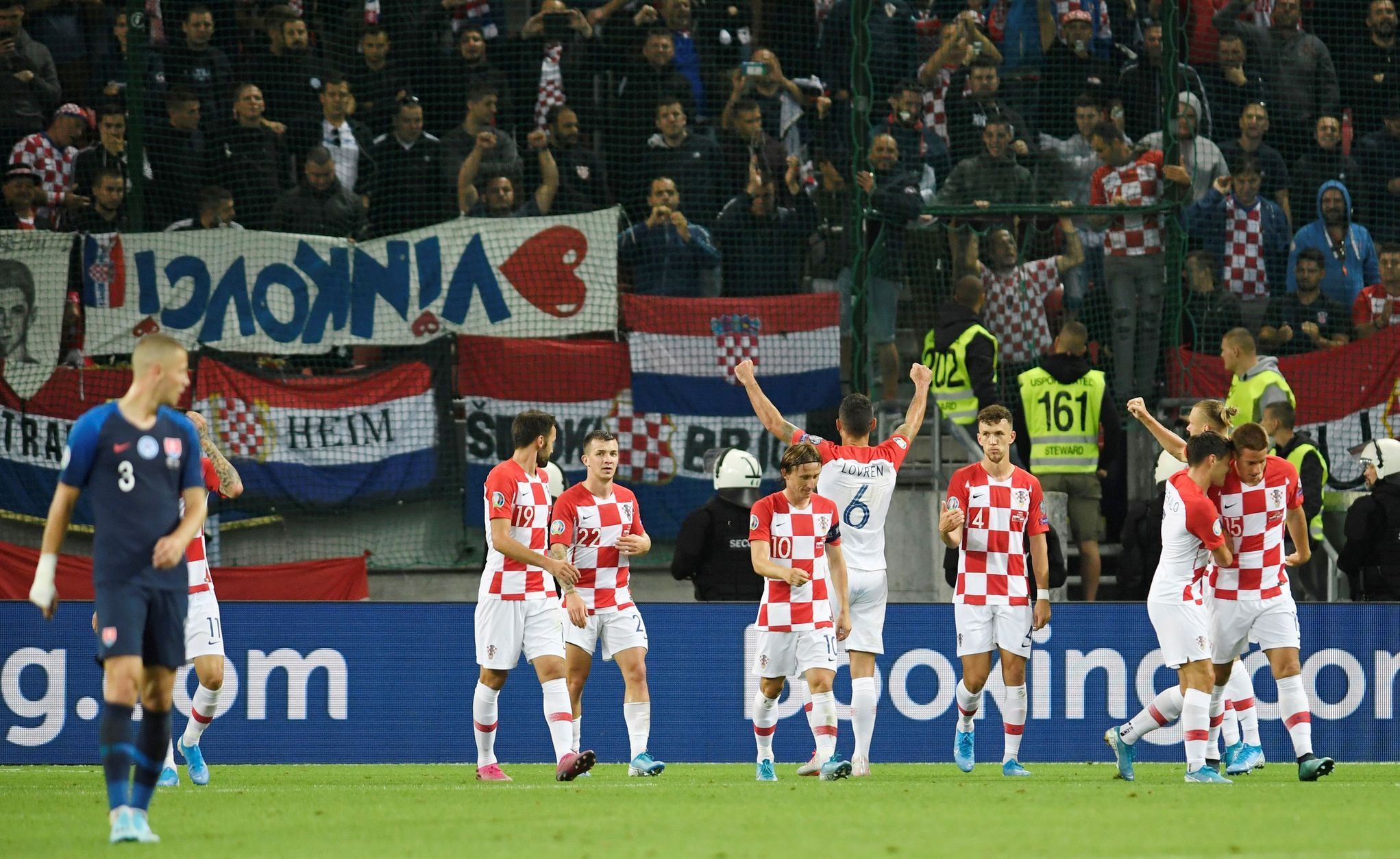 fotbal, kvalifikace ME 2020, Slovensko - Chorvatsko, Dejan Lovren slaví gól
