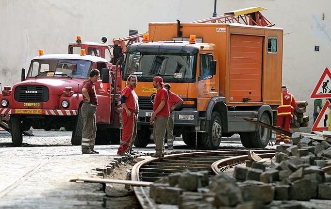 Dopravní omezení je způsobeno stavebními pracemi od Malostranského náměstí k zastávce Malostranská.