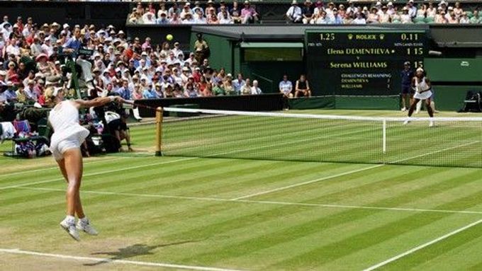 Wimbledon ovládly sestry Williamsovy. Opět se utkají ve finále