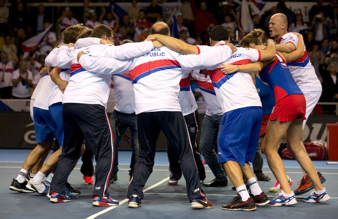 Češky se radují z vítězství ve Fed Cupu 2016