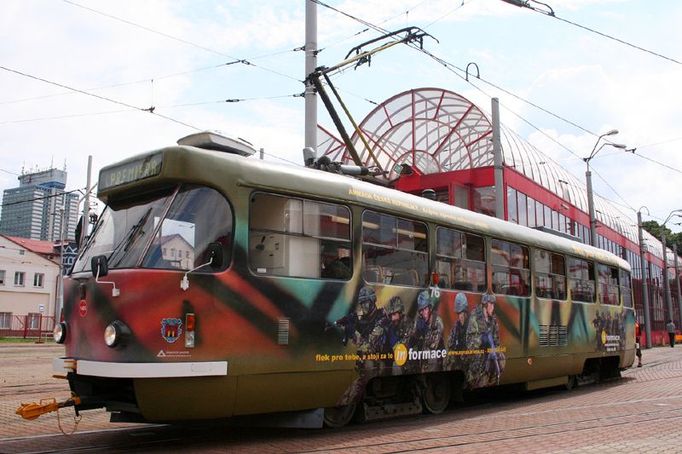 Pokud se osvědčí, chystá armáda obdobnou kampaň i v dalších městech. Třeba na autobusech nebo trolejbusech