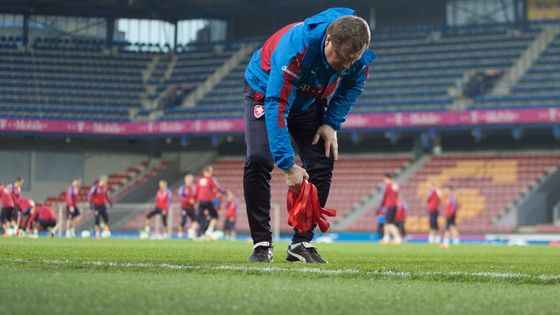 Fotbalisté trénovali na důležitou přípravu před Eurem: uklizeč Vrba a bojovníci o místa